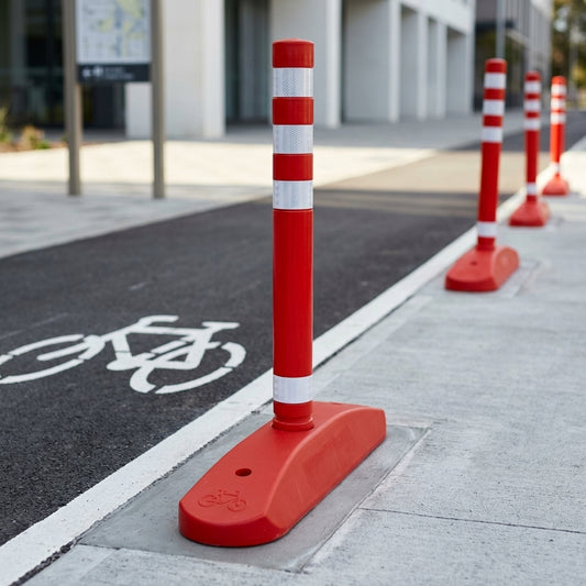 800–1030mm cycle lane separator bollard, flexible MDPE base