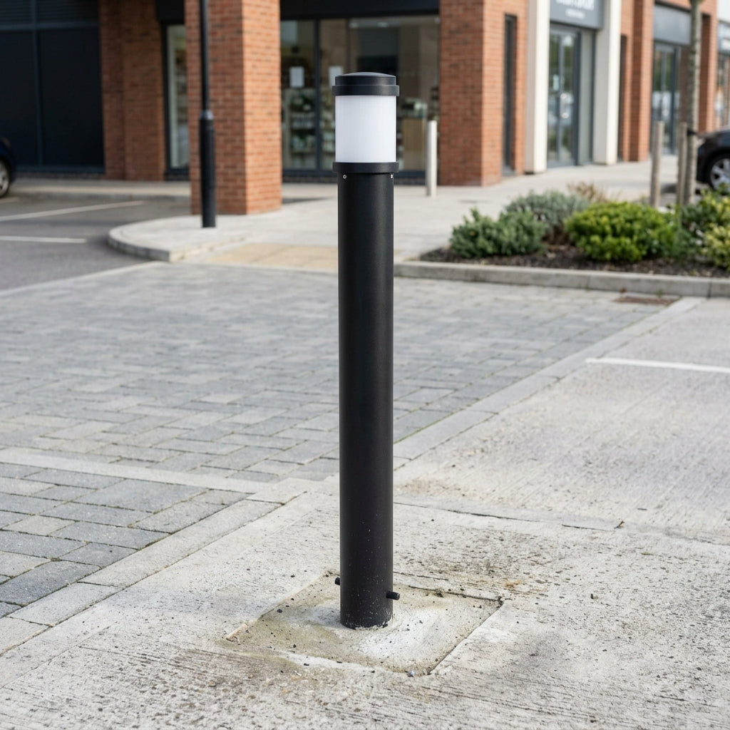 Illuminated bollard with 19W corn lamp and polycarbonate diffuser